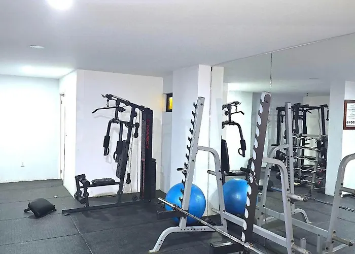 Midnight & Mango - The Crown Jewel Apartamento